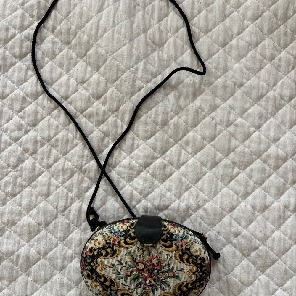 Vintage La Regale Floral tapestry clamshell crossbody
